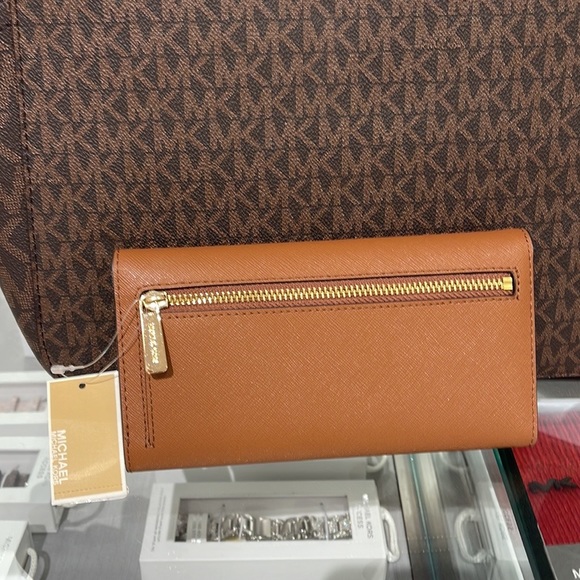 MICHAEL KORS JET SET TRAVEL LARGE TRIFOLD WALLET LUGGAGE COLOR - Picture 11 of 16